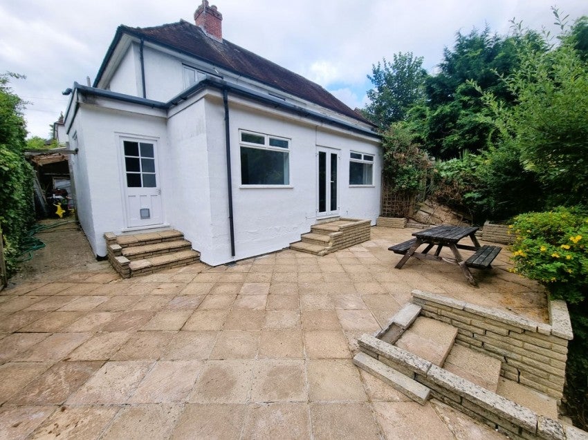 House Beech Grove in Guildford