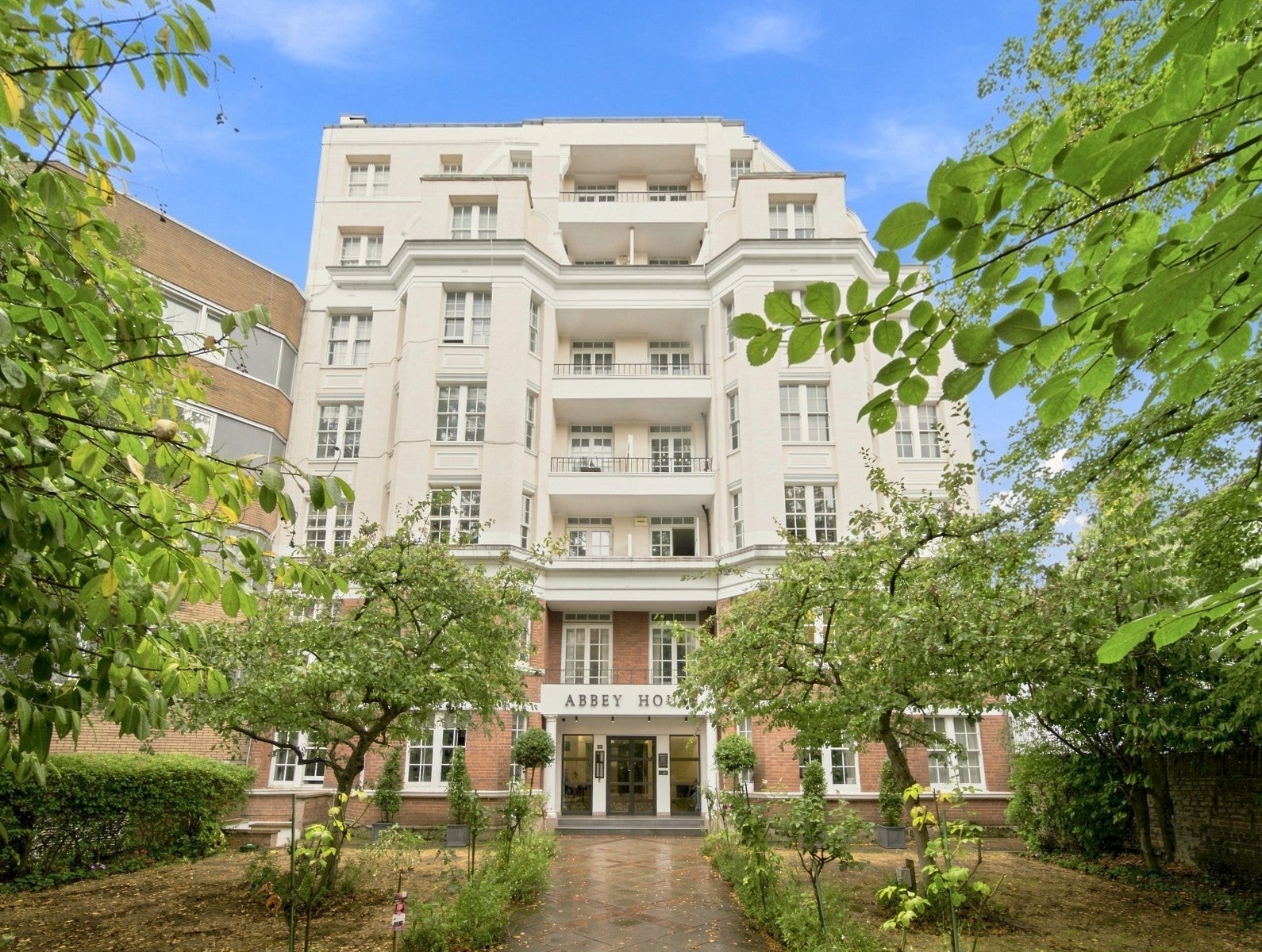 Flat Alma Square in City of Westminster