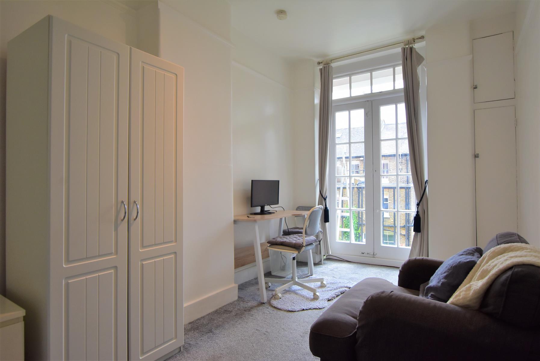 Flat Alma Square in City of Westminster