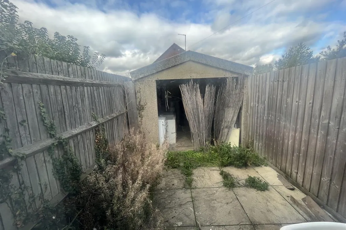 Flat Court Close in Aylesbury