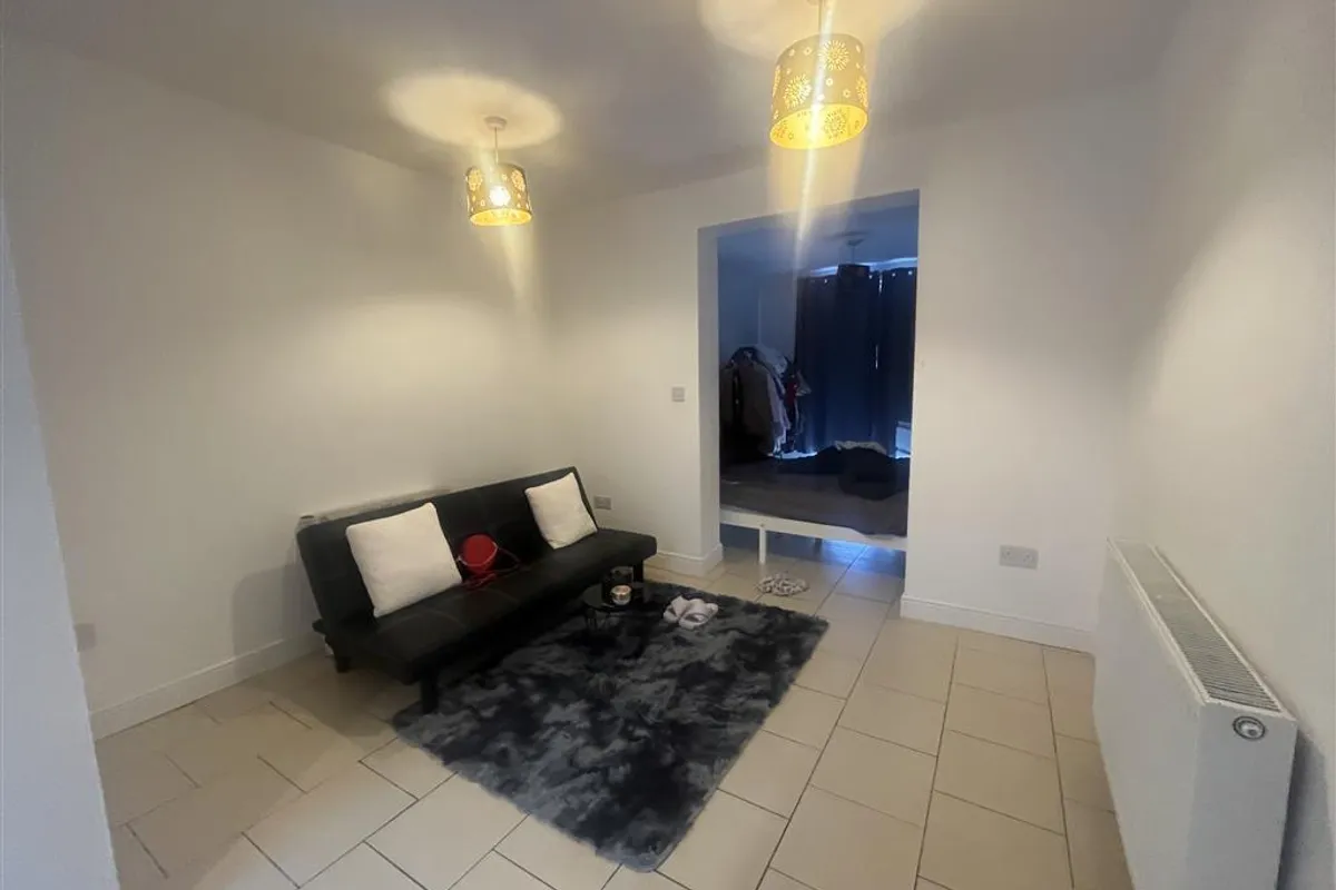Flat Court Close in Aylesbury