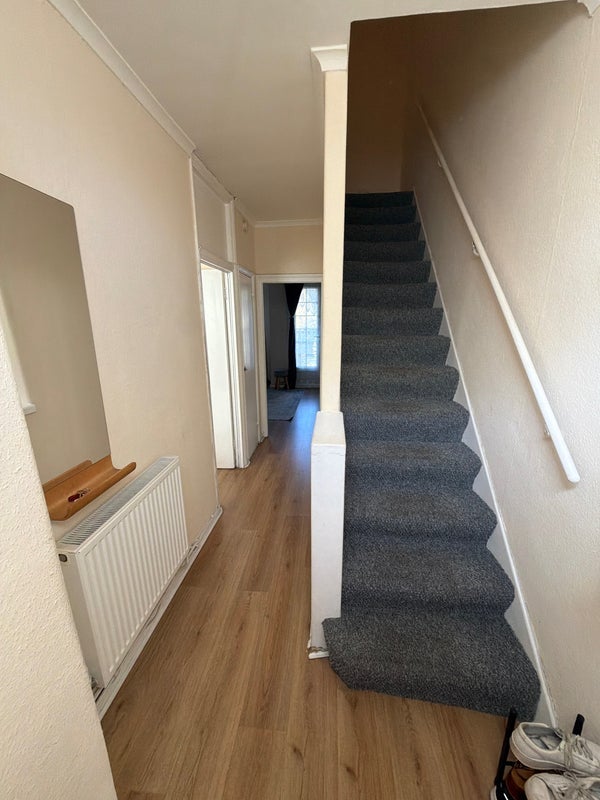 Flat Worsopp Drive in Greater London
