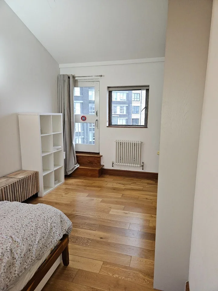 Room Orchard Place in Greater London
