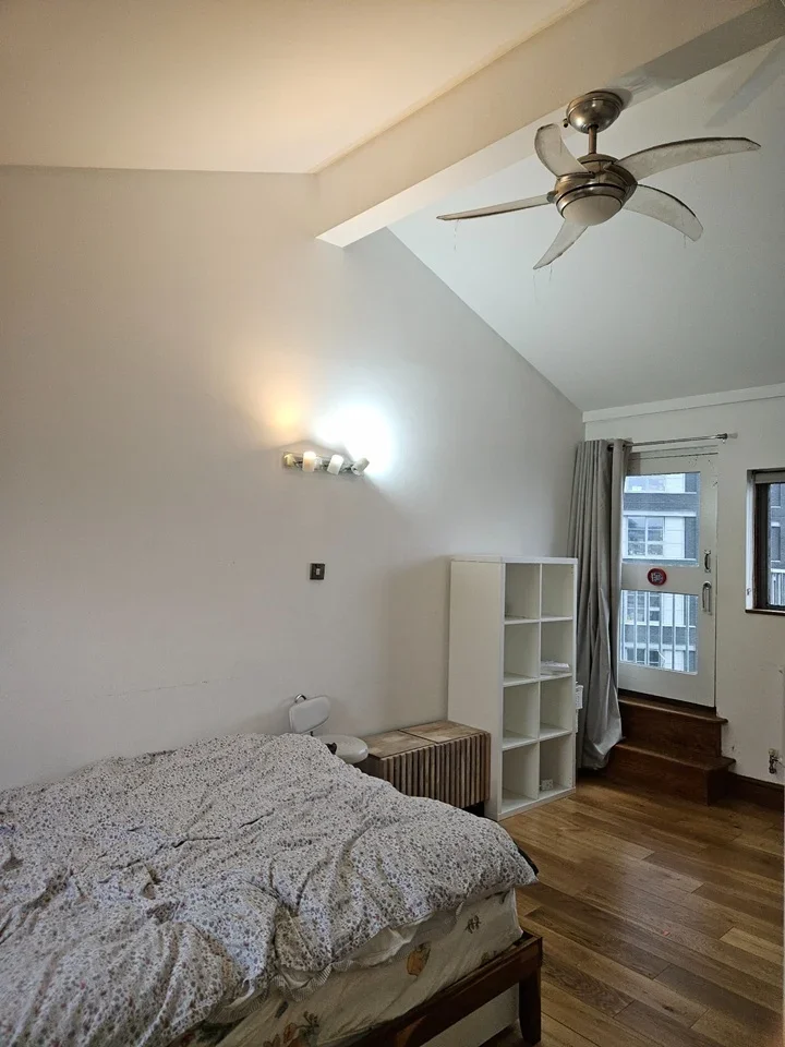Room Orchard Place in Greater London