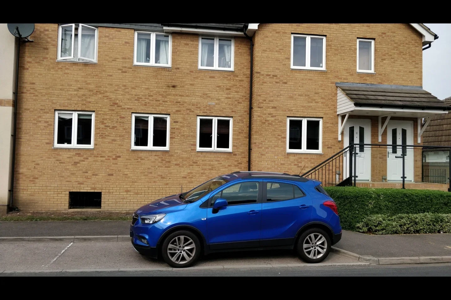 Flat Bowes Road in Borough of Runnymede