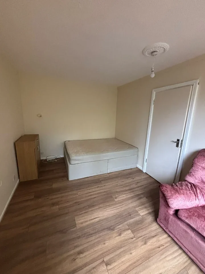 Room John Ruskin Street in Greater London