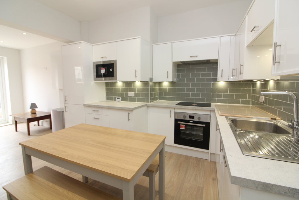 Room Tom Raine Court in Darlington
