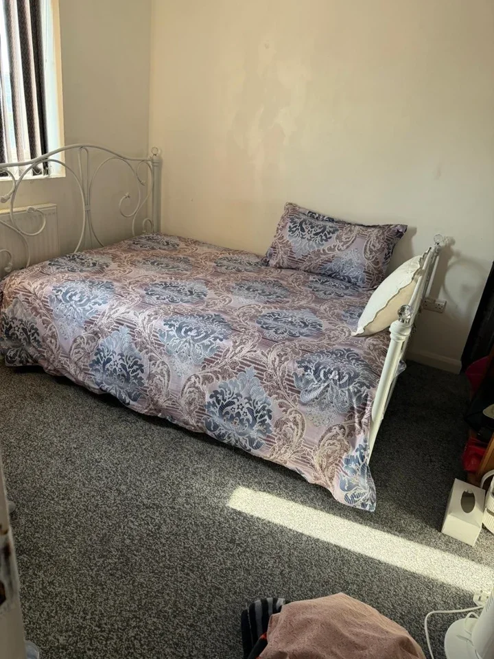 Room Derwent Drive in Greater London