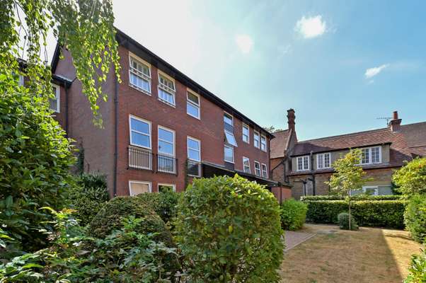 Flat Kings Road in Windsor