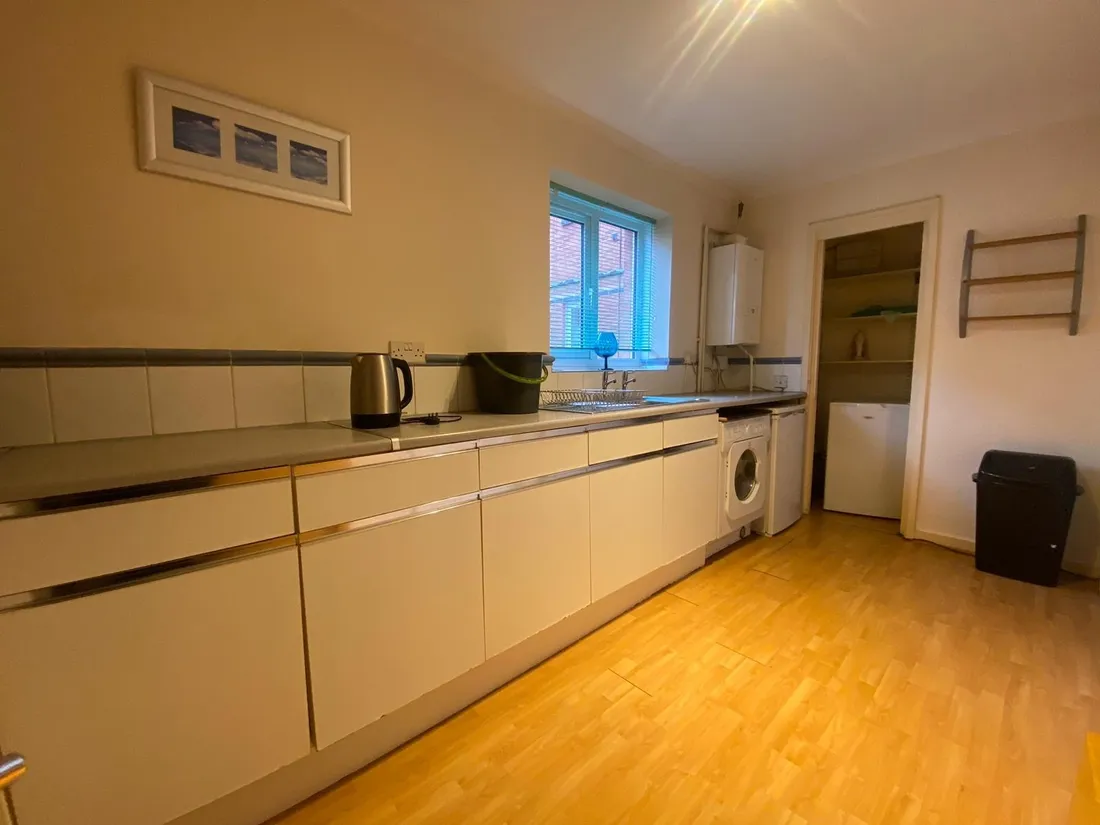 Flat Abernethy Quay in Swansea