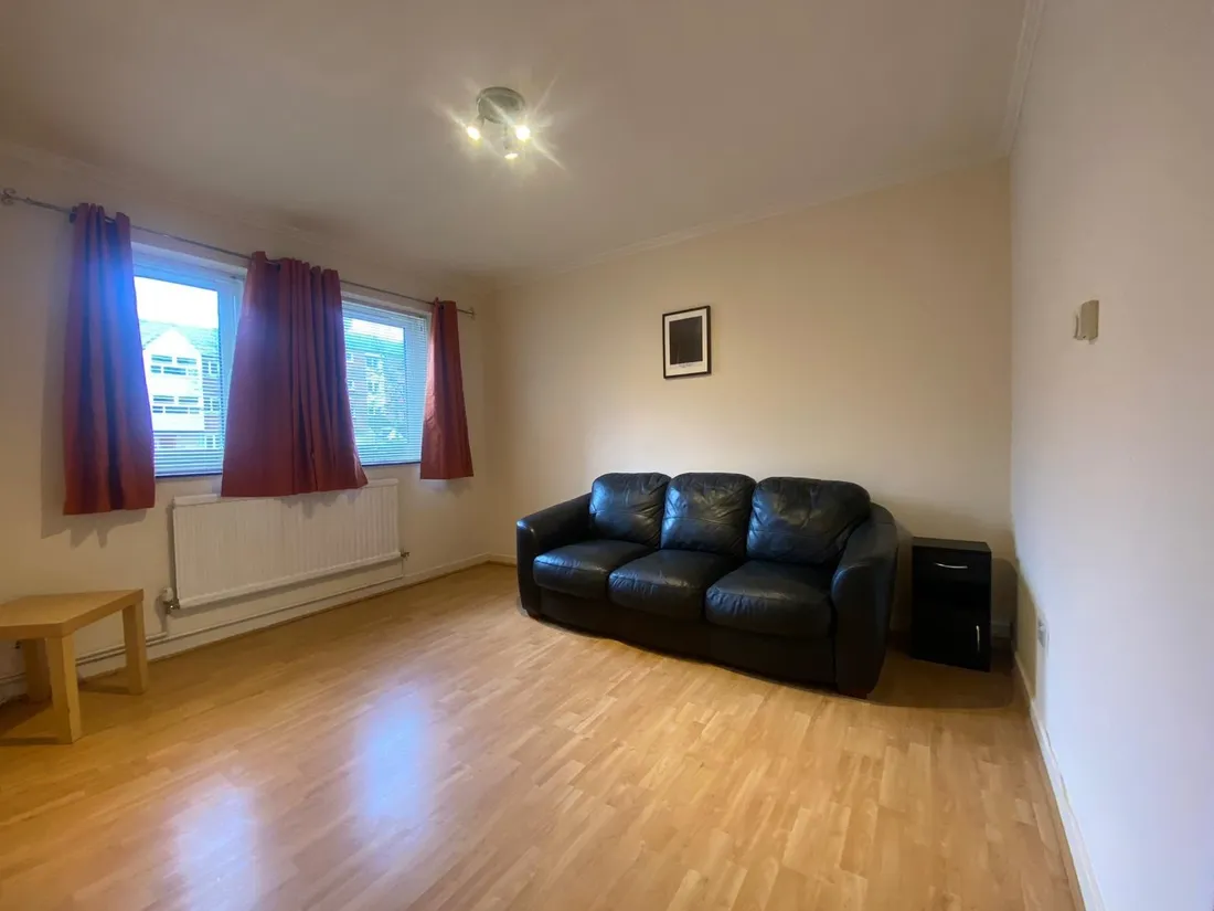 Flat Abernethy Quay in Swansea