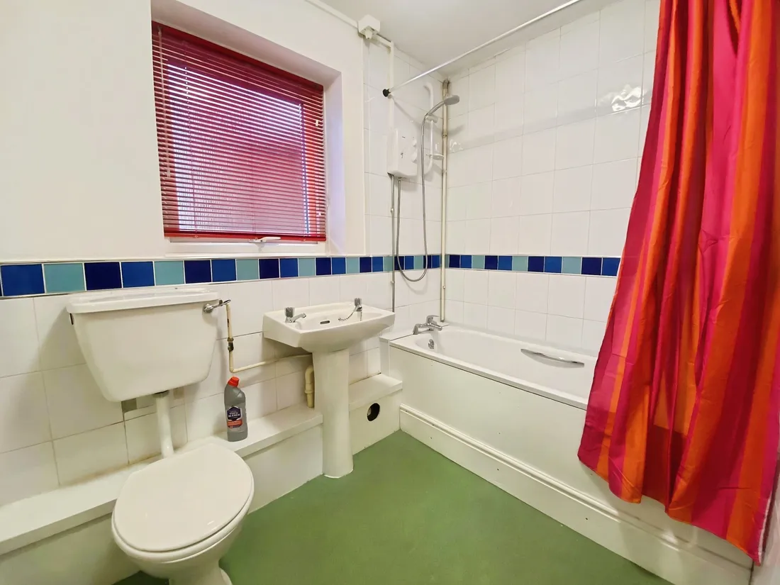 Flat Abernethy Quay in Swansea
