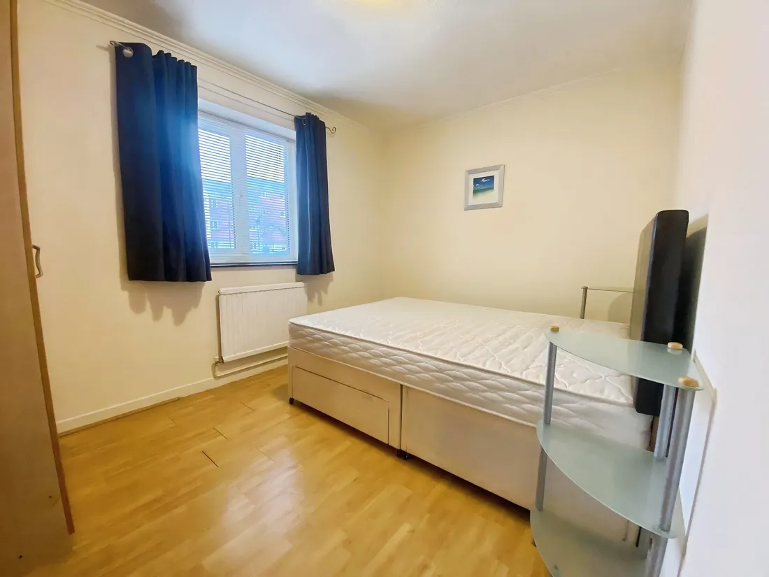 Flat Abernethy Quay in Swansea