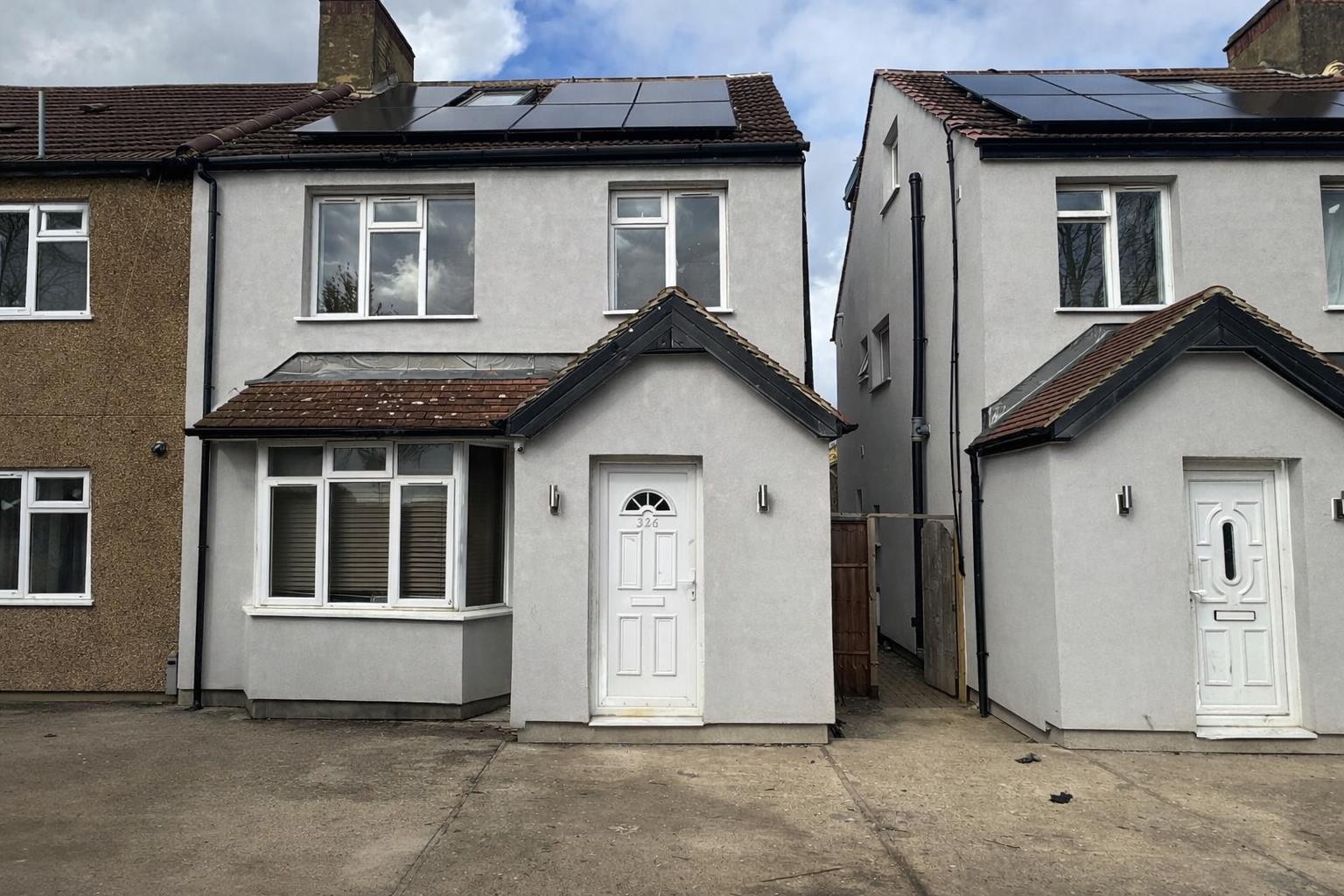 Flat Bath Road in Greater London