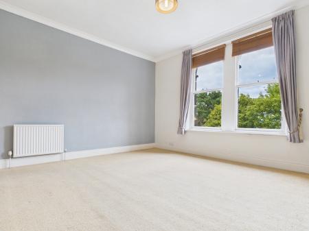 Flat Leeds Road in Harrogate