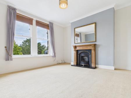 Flat Leeds Road in Harrogate