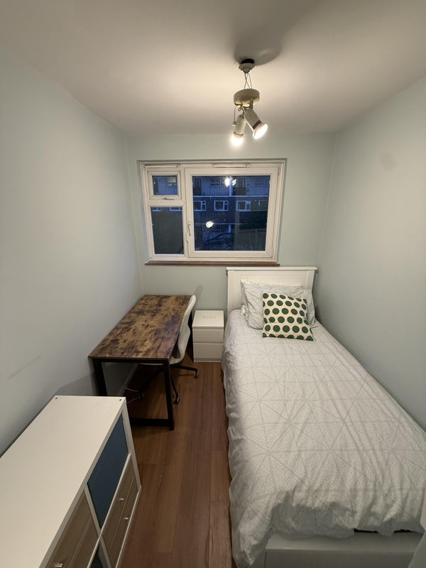 Room Aintree Street in Greater London