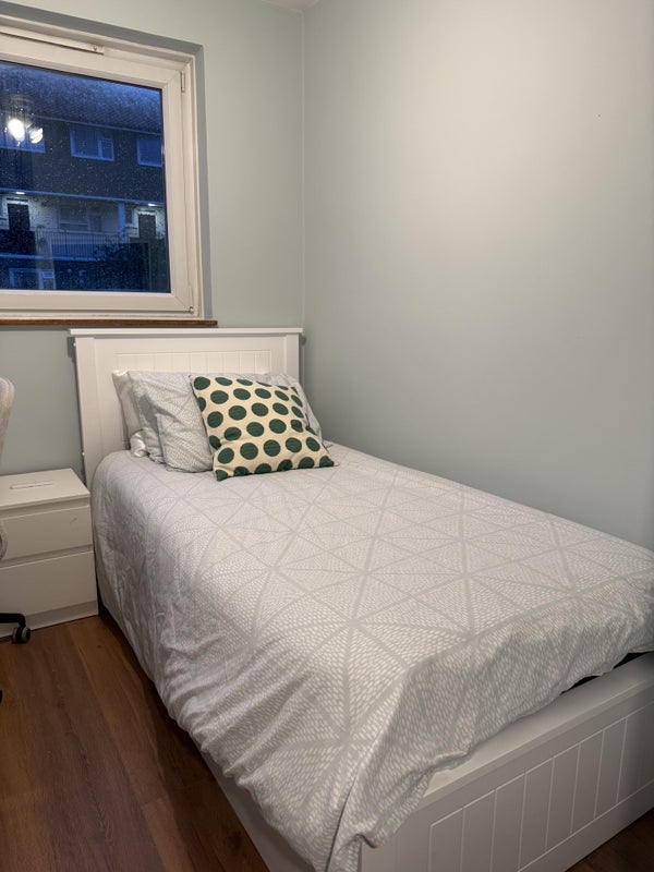 Room Aintree Street in Greater London
