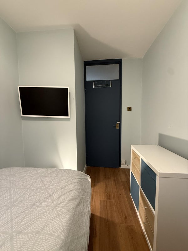 Room Aintree Street in Greater London