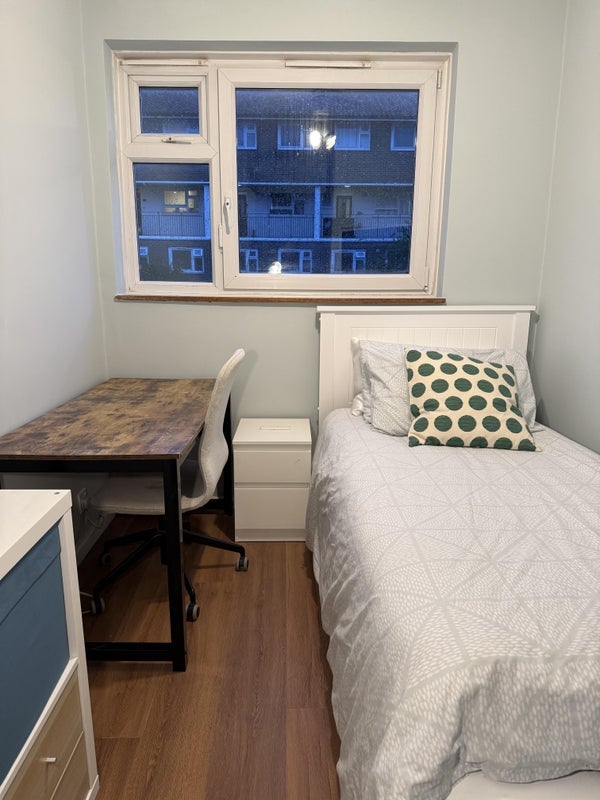 Room Aintree Street in Greater London