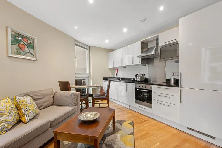 Flat Quadrant Walk in Greater London