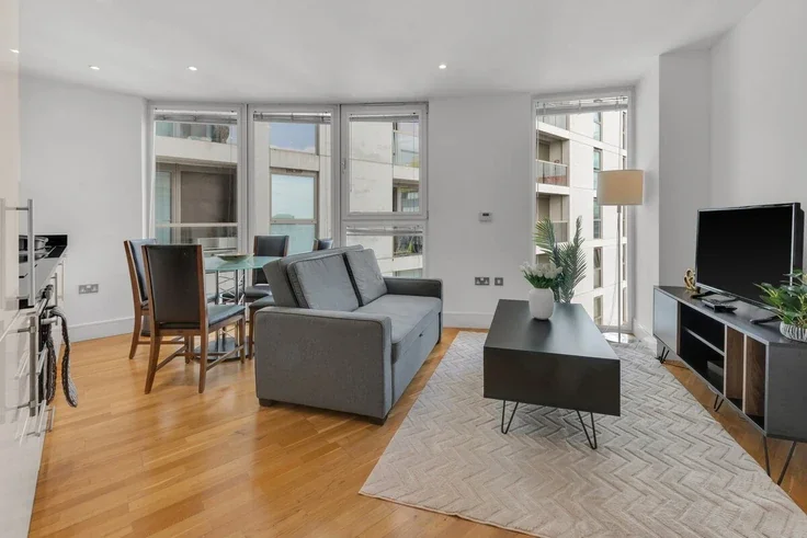 Flat Quadrant Walk in Greater London