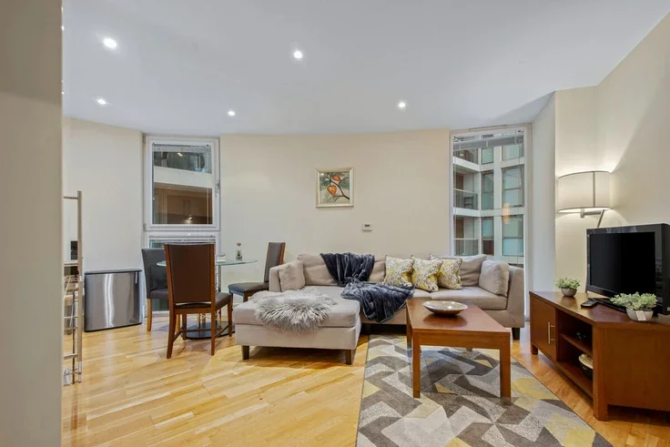 Flat Quadrant Walk in Greater London