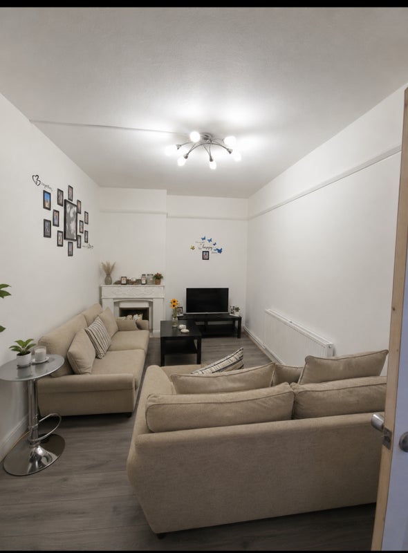 Room High Street in Greater London