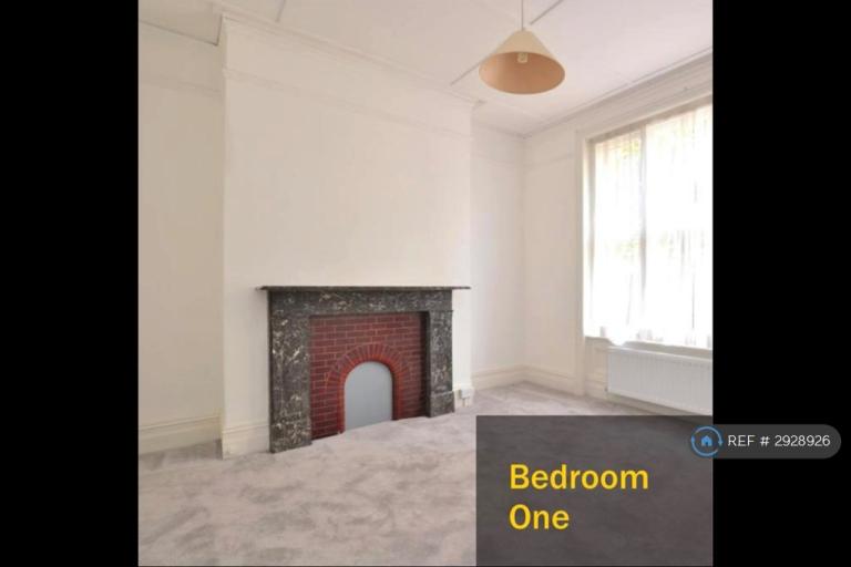 Flat Salisbury Road in Greater London