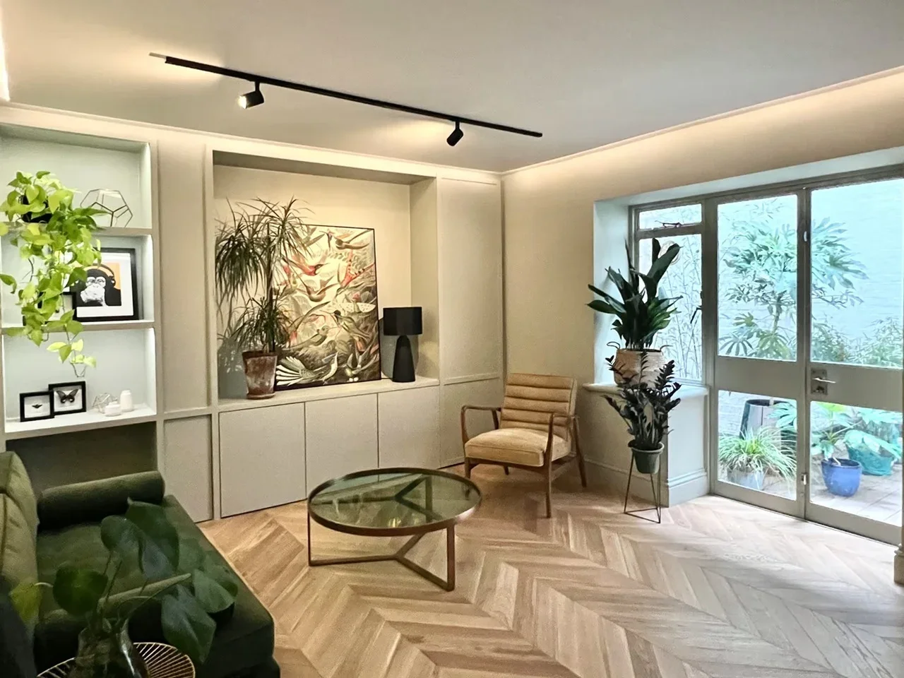 Flat Linden Gardens in Greater London