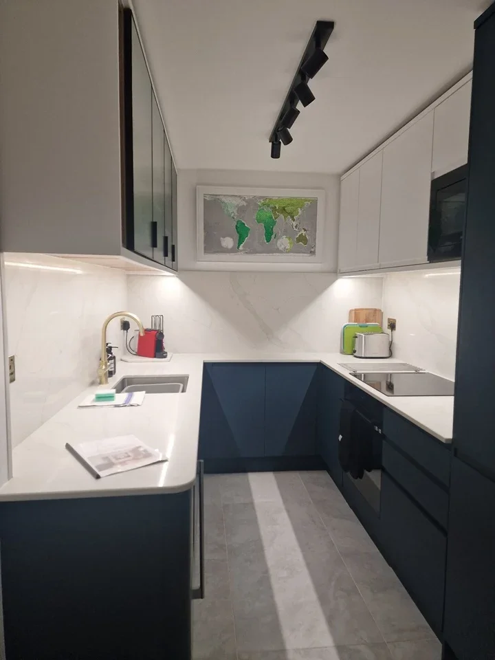 Flat Linden Gardens in Greater London
