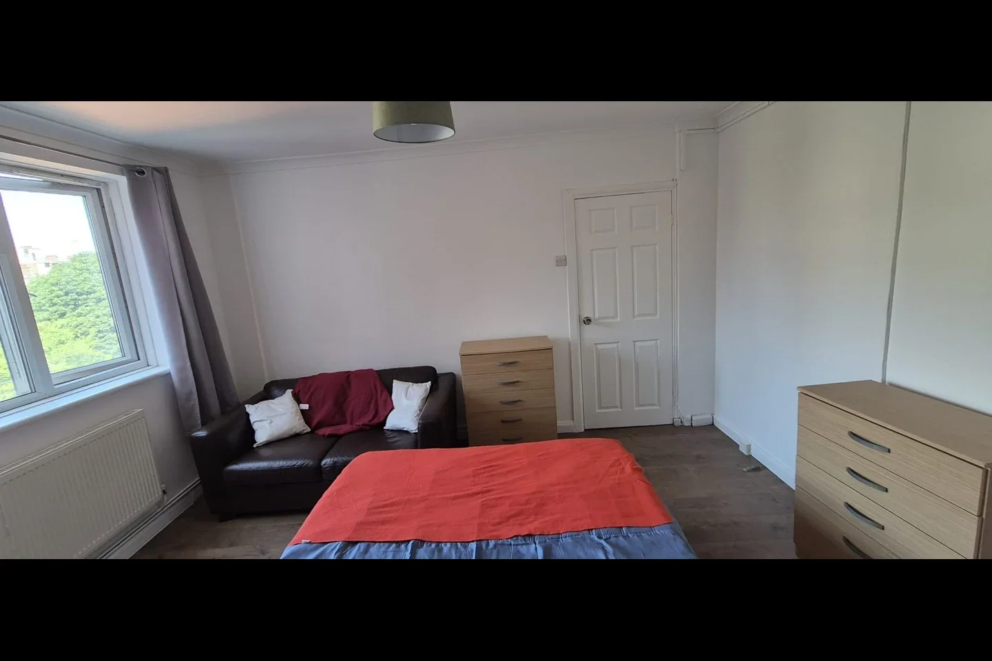 Room Evelyn Walk in Greater London