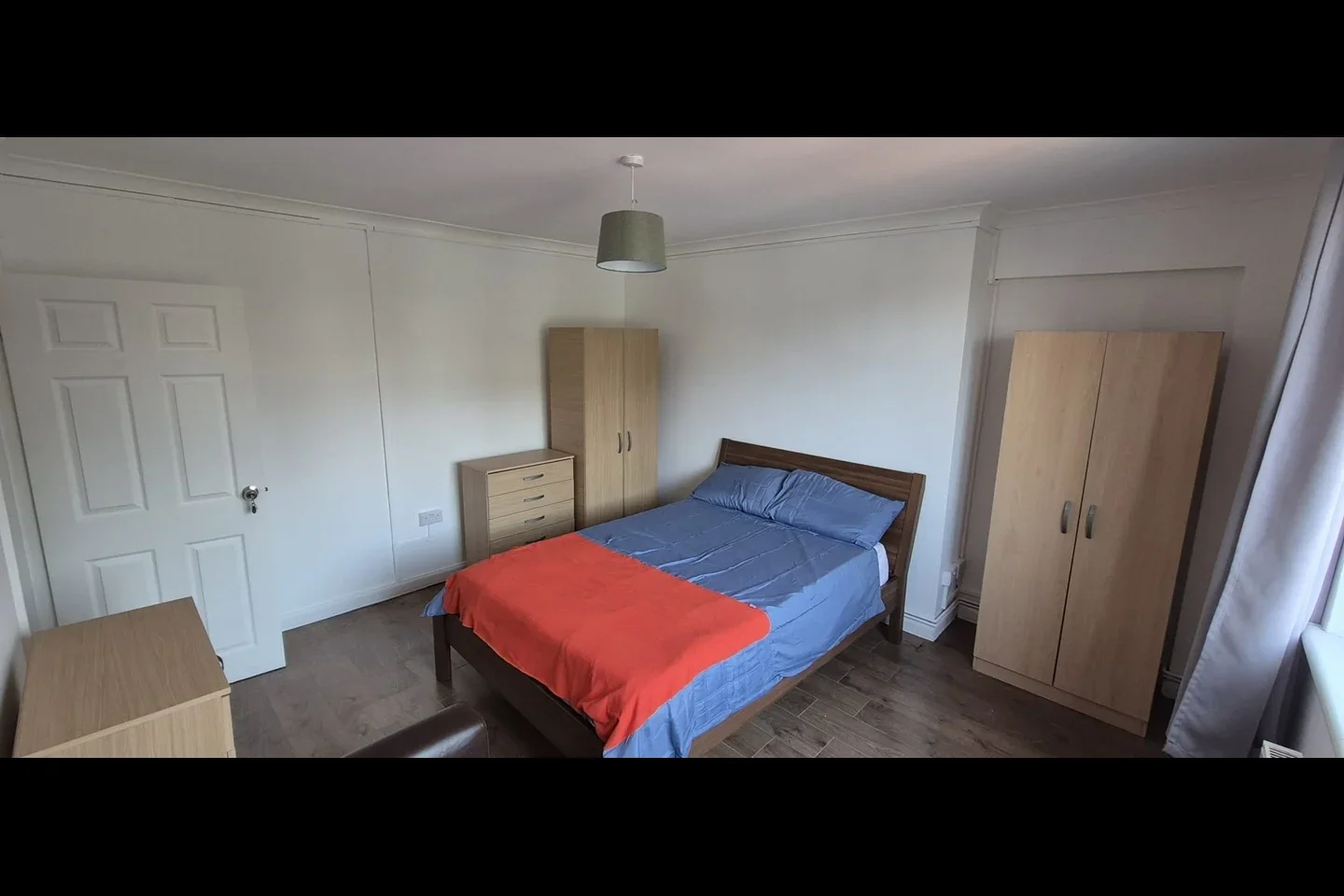 Room Evelyn Walk in Greater London
