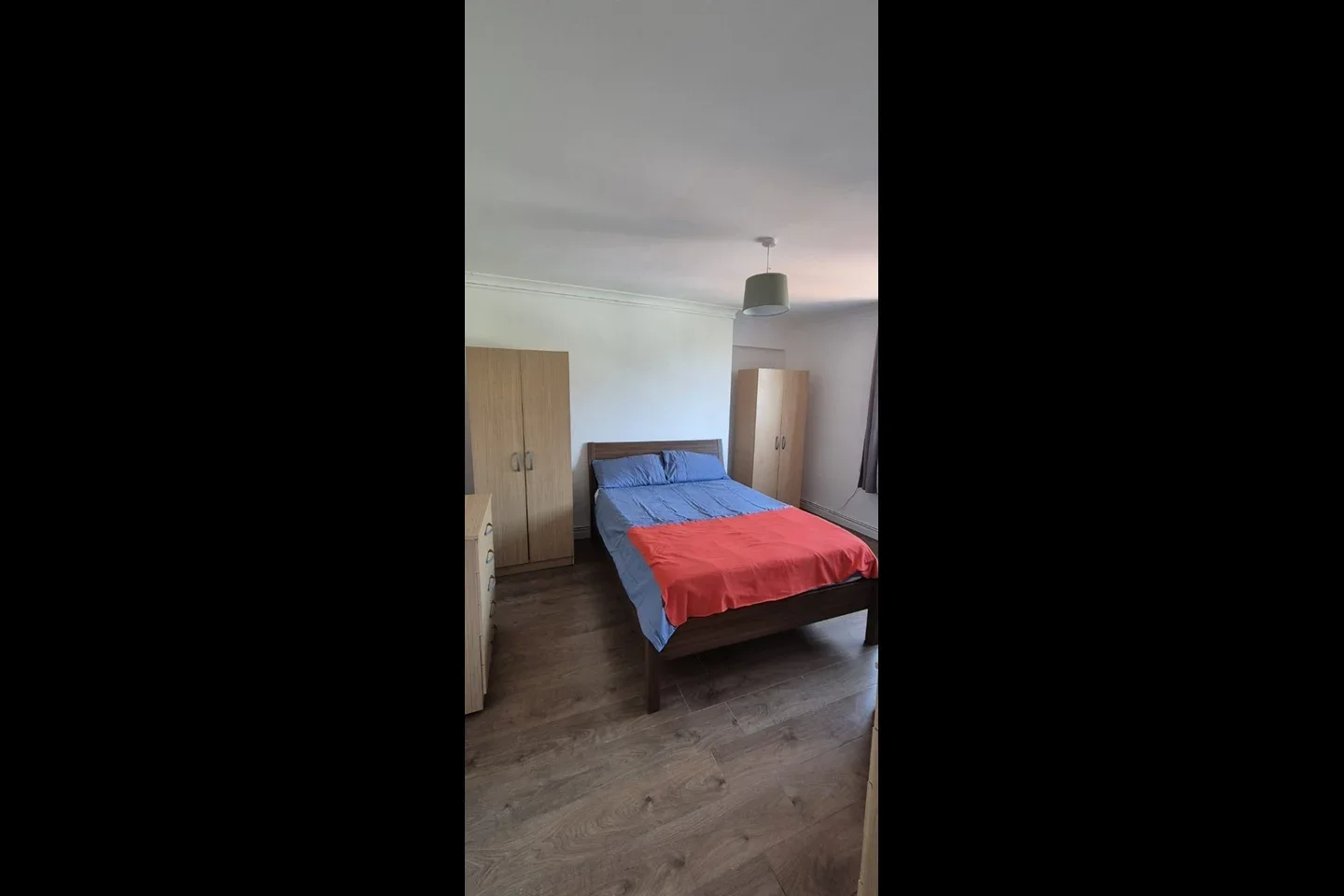 Room Evelyn Walk in Greater London