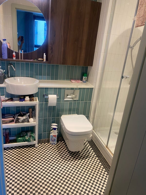Room Olympic Way in Greater London