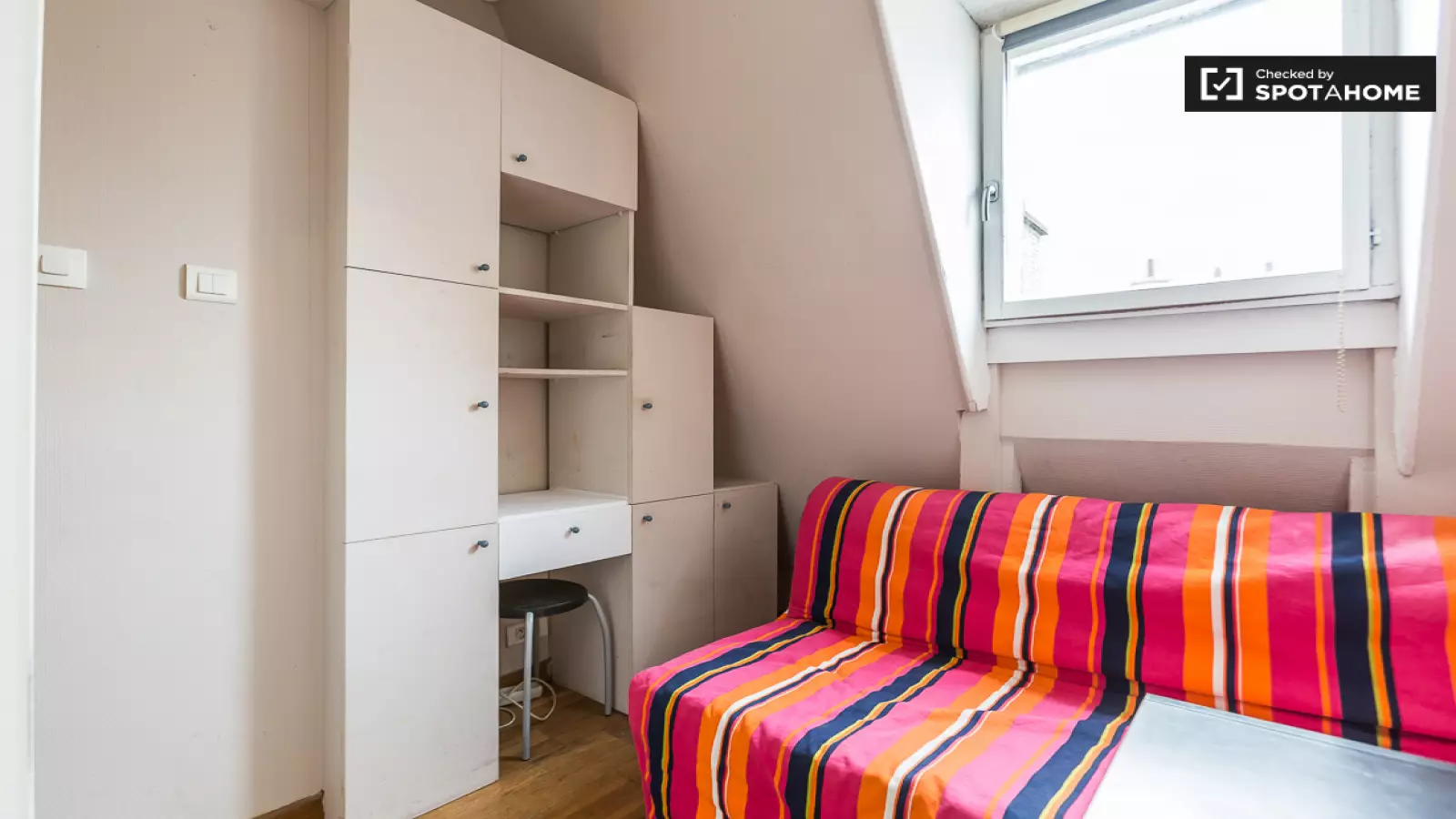 Flat Rue Chalgrin in Paris