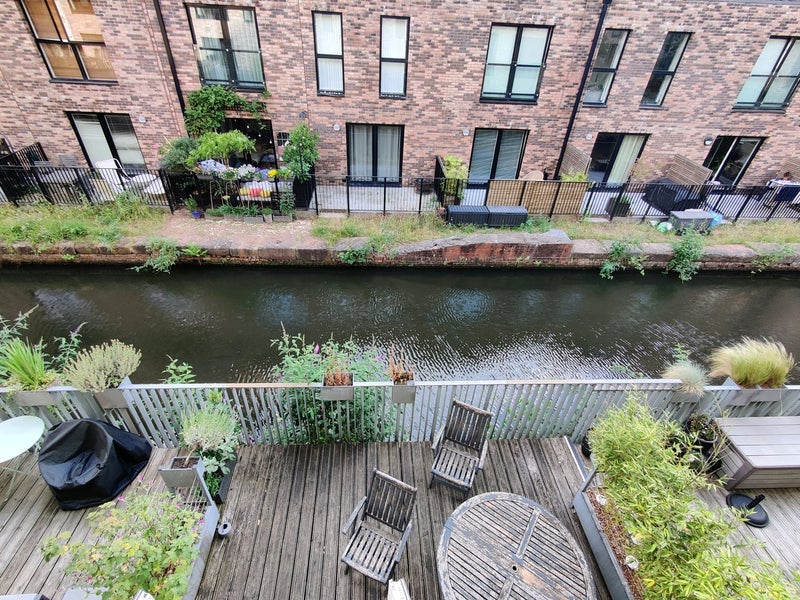 Room Spindle Mews in Manchester