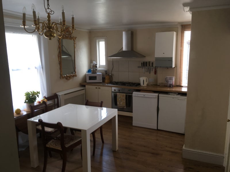 Room Goldsboro' Road in Greater London