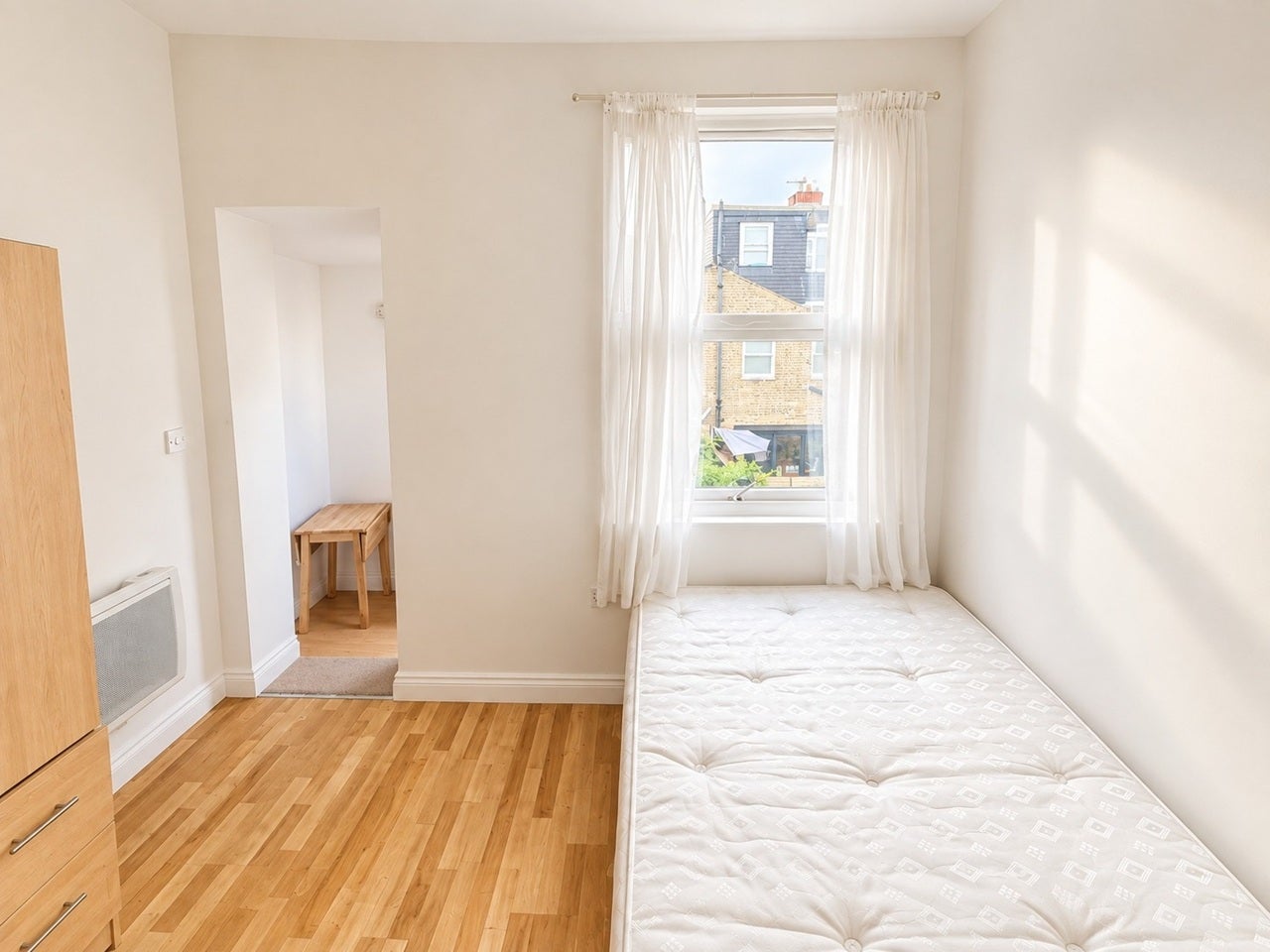 Flat La Rose Lane in Greater London