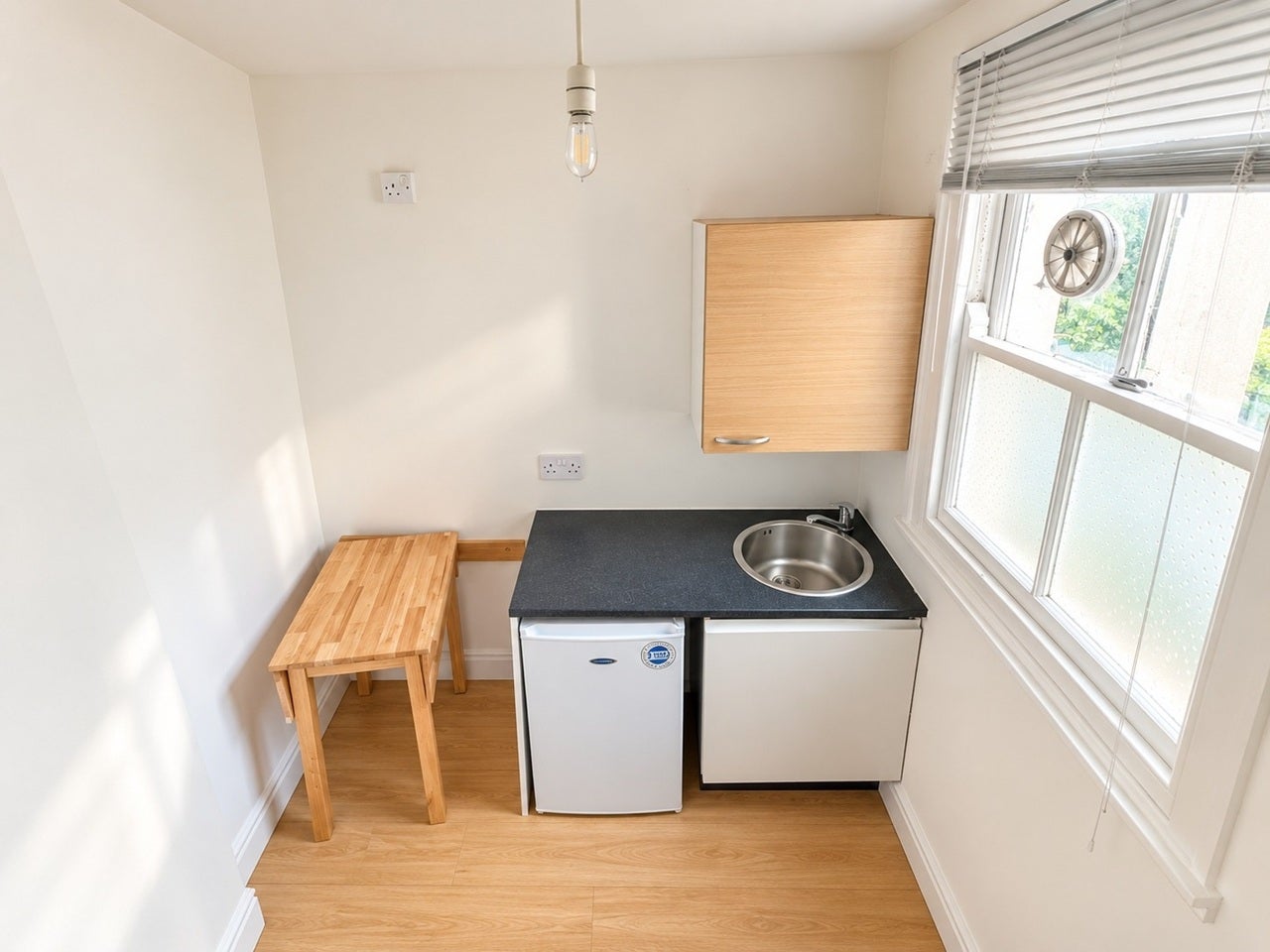Flat La Rose Lane in Greater London