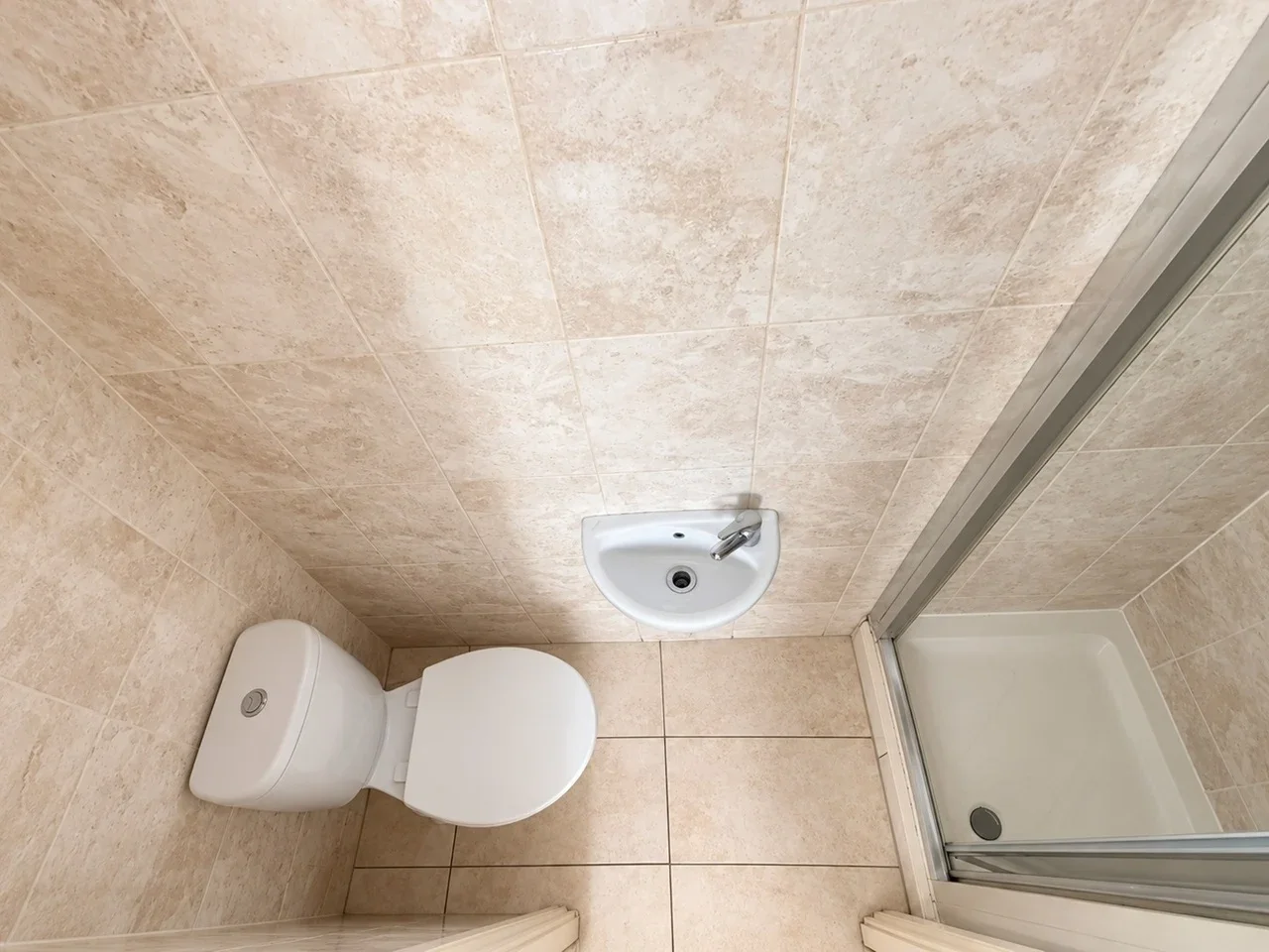 Flat La Rose Lane in Greater London
