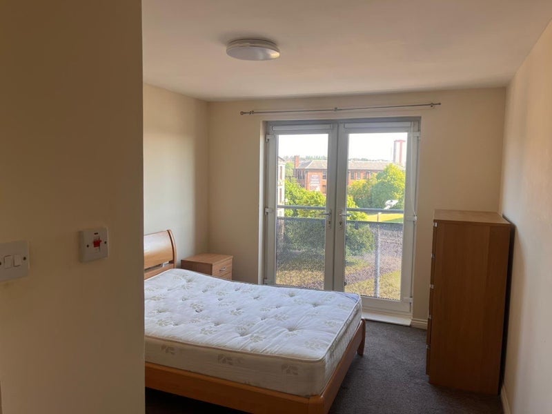 Room Springburn Road in Glasgow
