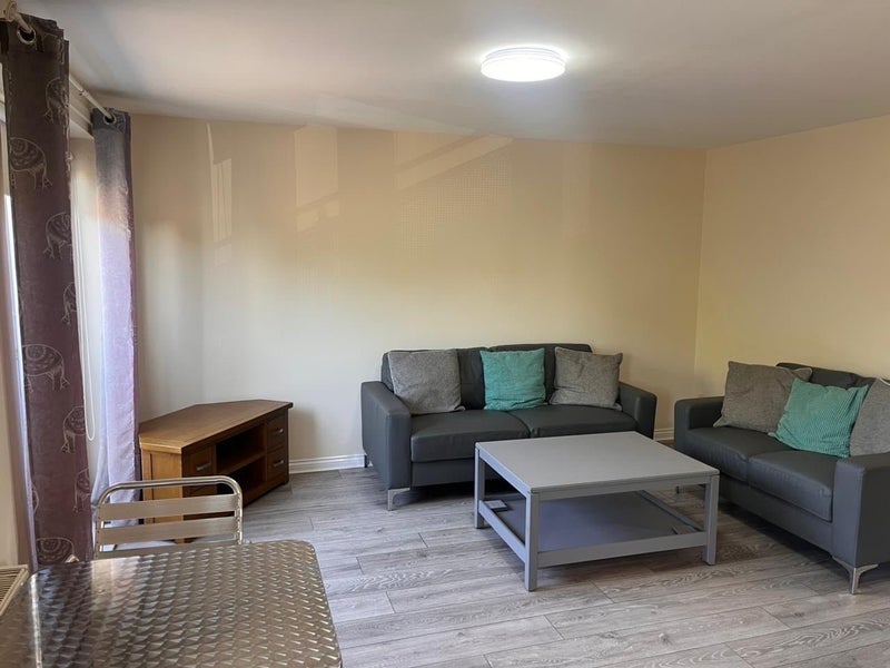 Room Springburn Road in Glasgow