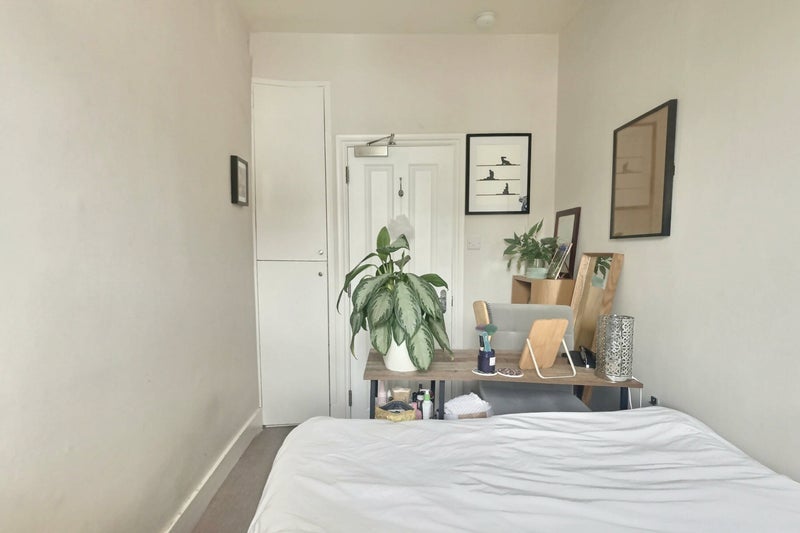 Room Pevensey Road in Greater London