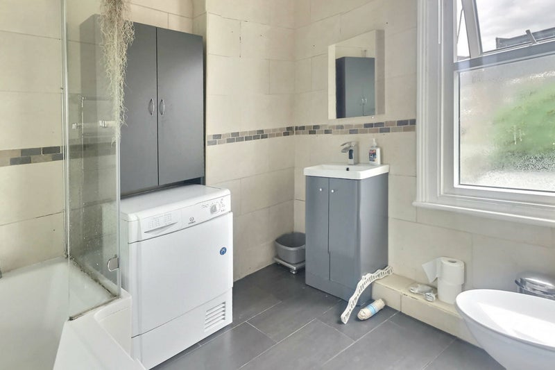 Room Pevensey Road in Greater London