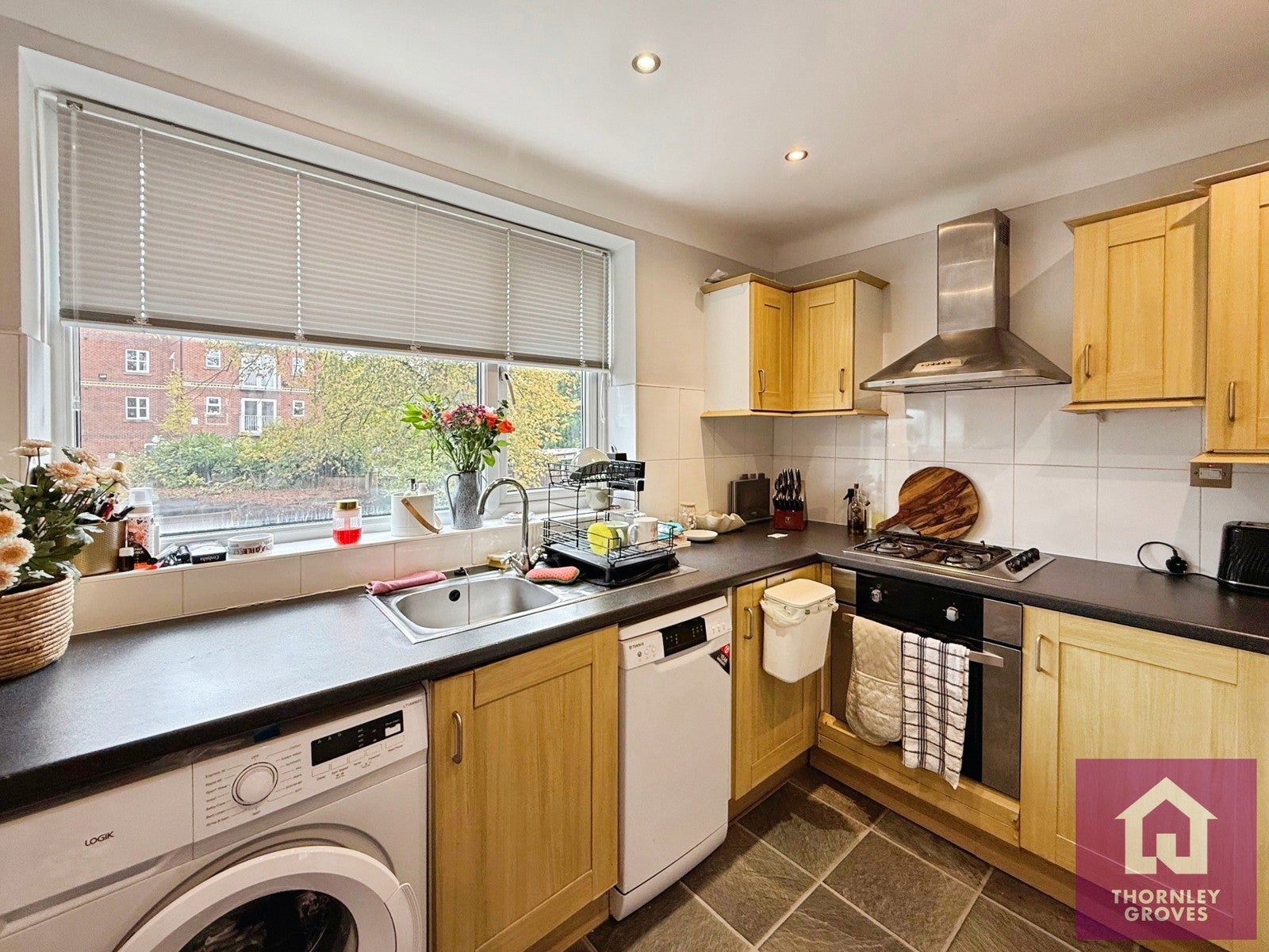 Flat Victoria Crescent in Salford