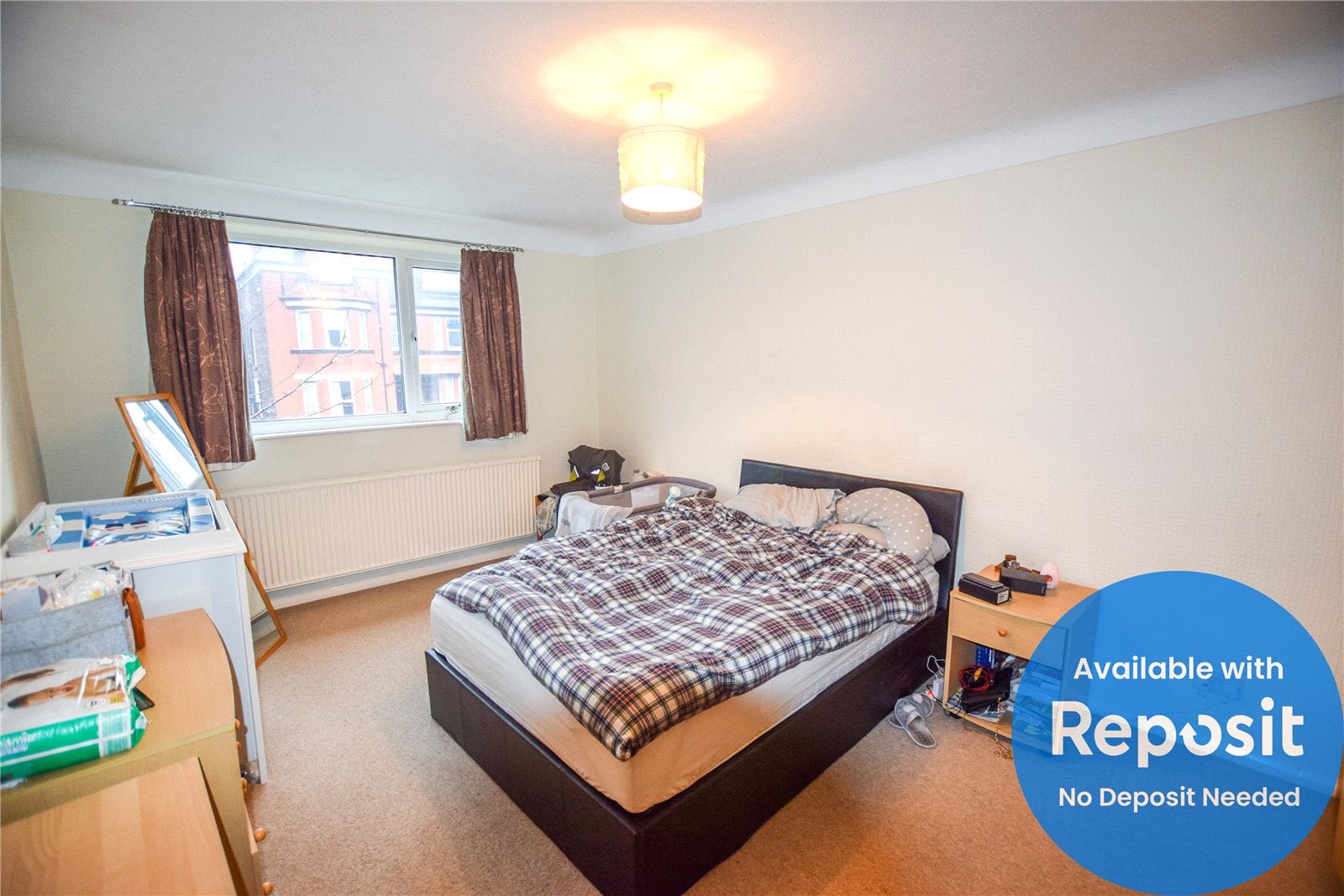 Flat Victoria Crescent in Salford