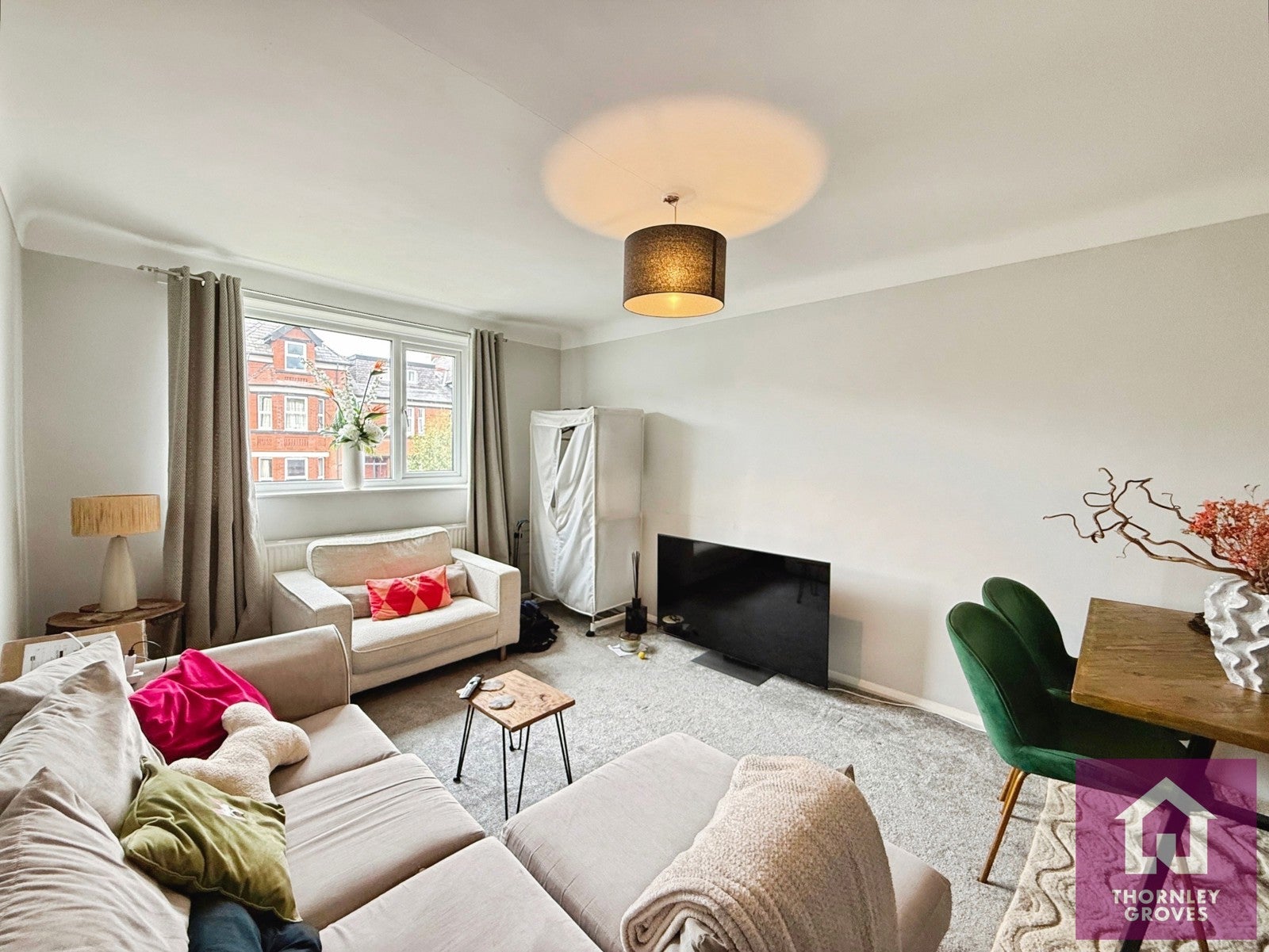 Flat Victoria Crescent in Salford