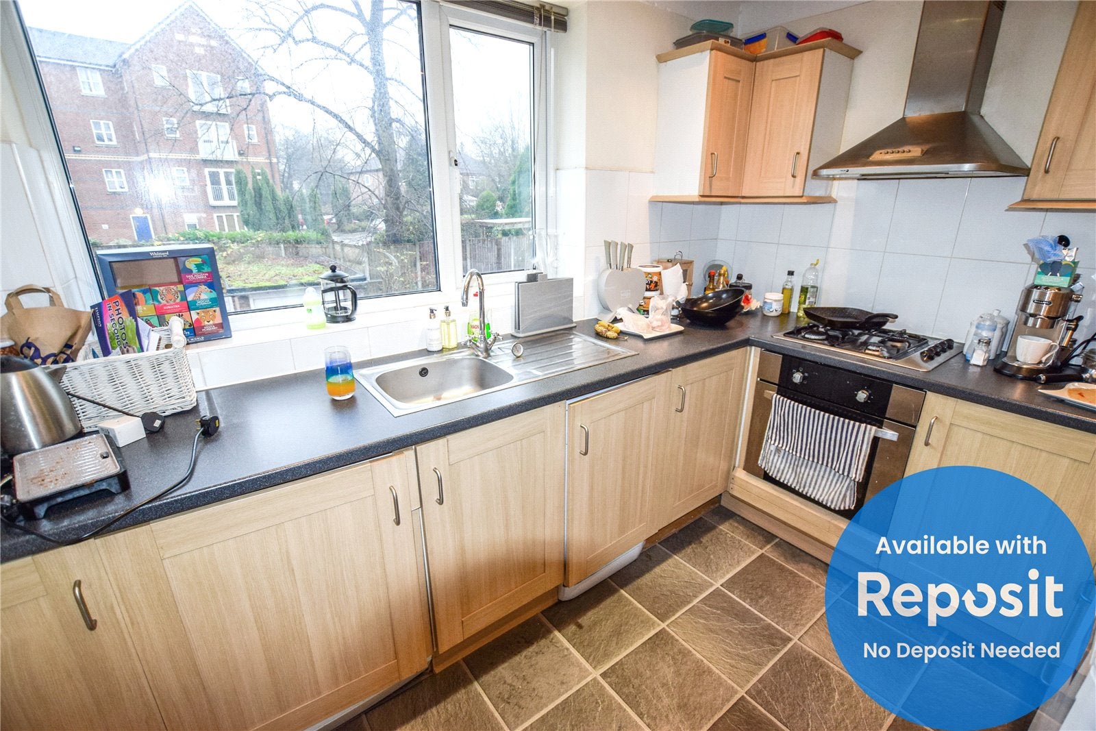 Flat Victoria Crescent in Salford