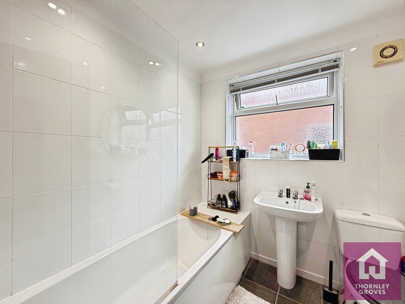 Flat Victoria Crescent in Salford